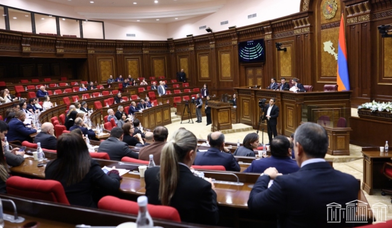 Պատգամավորները քվեարկությամբ ընդունել են քննարկված հարցերը
