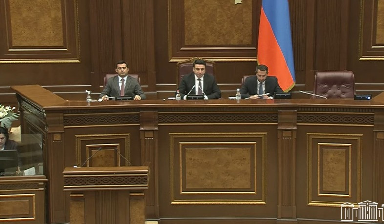 Մեկնարկել է ԱԺ արտահերթ նիստը. օրակարգում ՀՀ ընտրական օրենսգրքում փոփոխություններ կատարելու մասին նախագիծն է