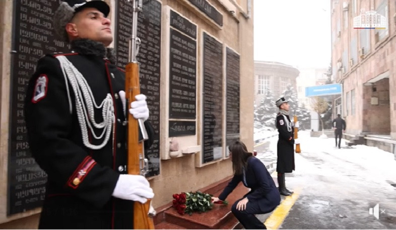 ՆԳՆ ղեկավար կազմը հարգանքի տուրք է մատուցել Հայրենիքի պաշտպանության համար զոհվածների հիշատակին