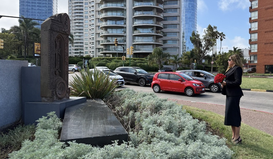 Ուրուգվայում ՀՀ դեսպանը հարգանքի տուրք է մատուցել հայրենիքի պաշտպանության համար զոհվածների հիշատակին