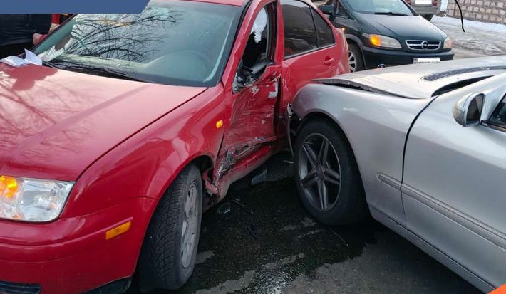 Վանաձորում մեքենաներ են բախվել․ կա տուժած