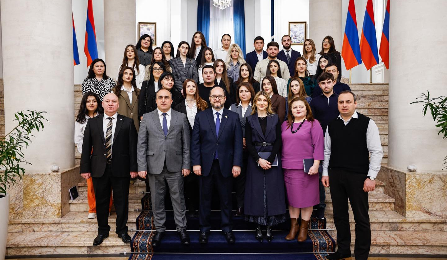 Արայիկ Հարությունյանը Կառավարությունում ընդունել է Պետական կառավարման ակադեմիայի ուսանողներին