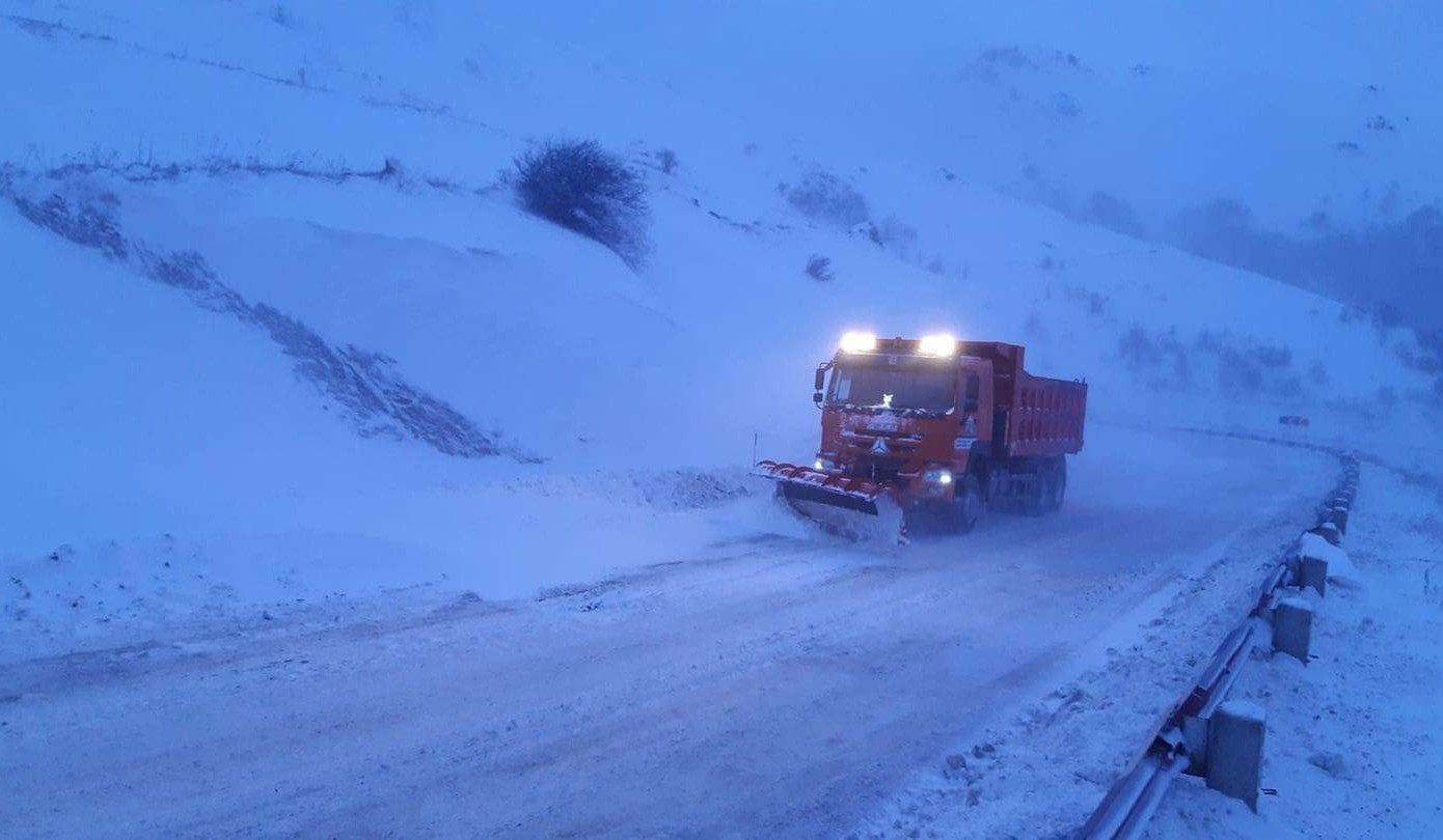Շուրջօրյա աշխատանքներ՝ եղանակային բարդագույն պայմաններում