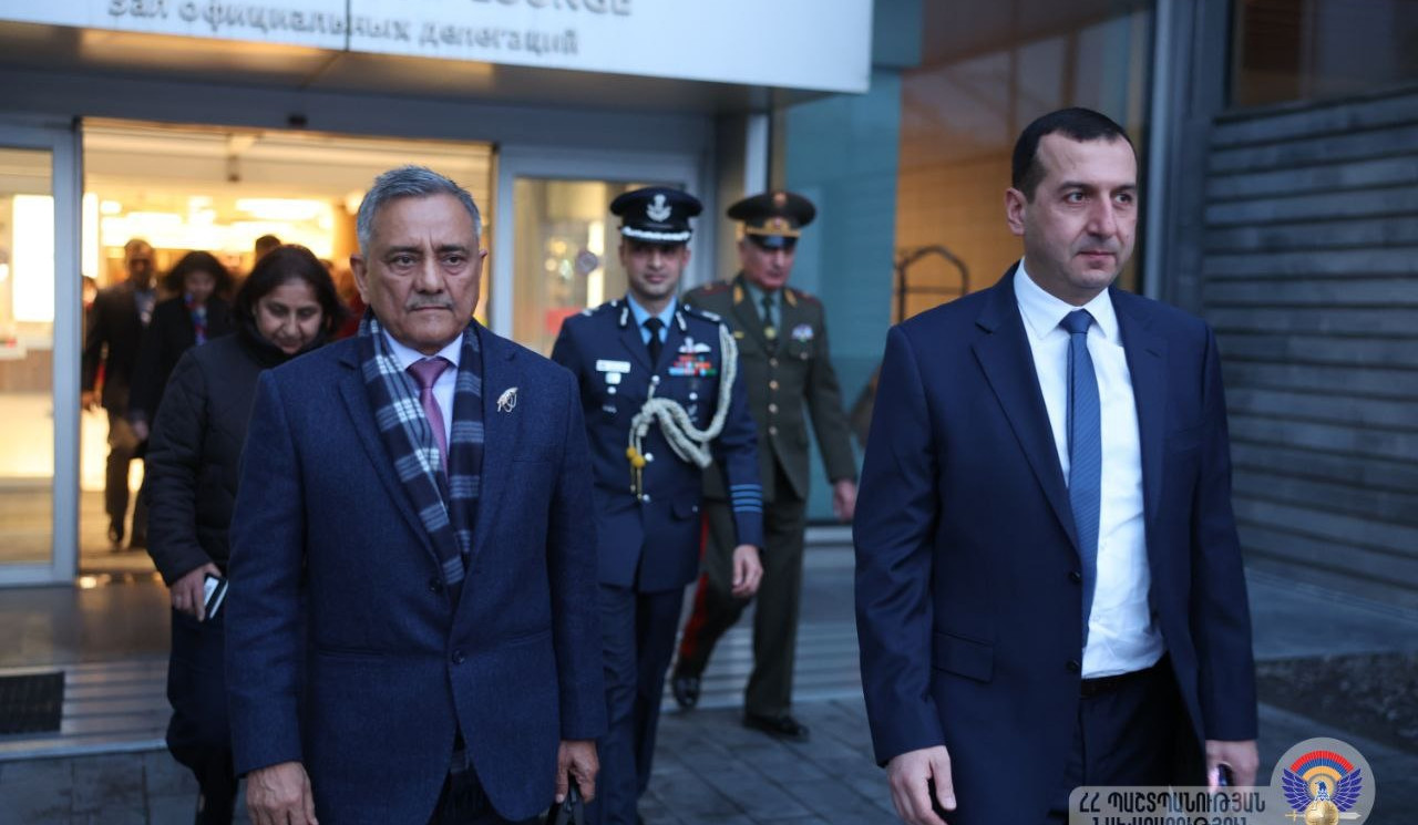 Ermənistanda səfərdə olan Hindistan Silahlı Qüvvələrinin Müdafiə Qərargah rəisinin qarşılanma mərasimi keçirilib