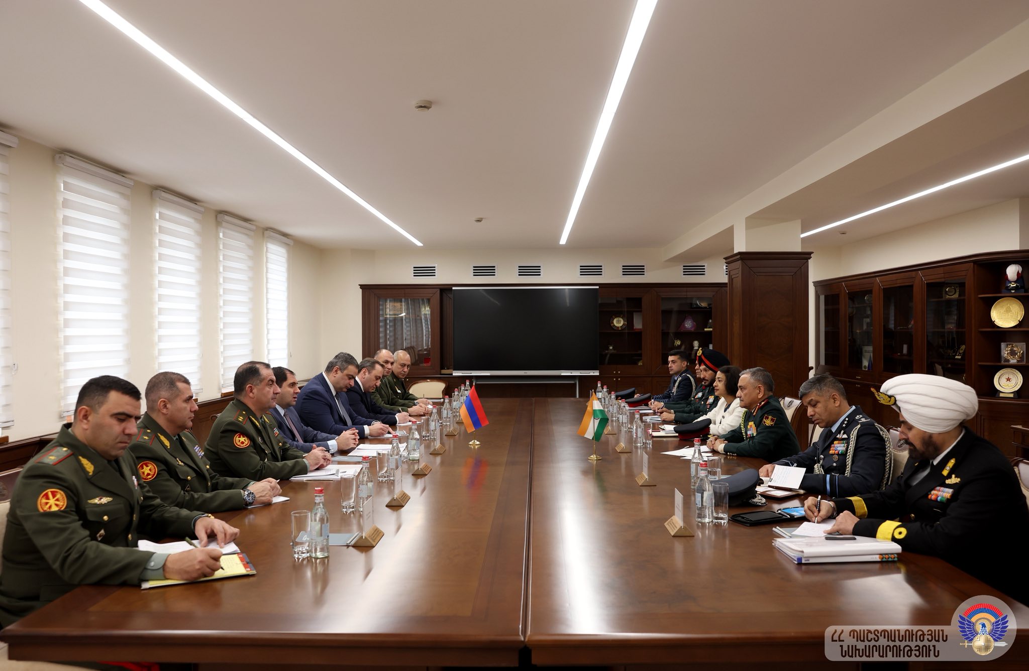 General Çauhan Suren Papikyanla görüşündə Hindistanın əməkdaşlığı inkişaf etdirməyə hazır olduğunu bildirib