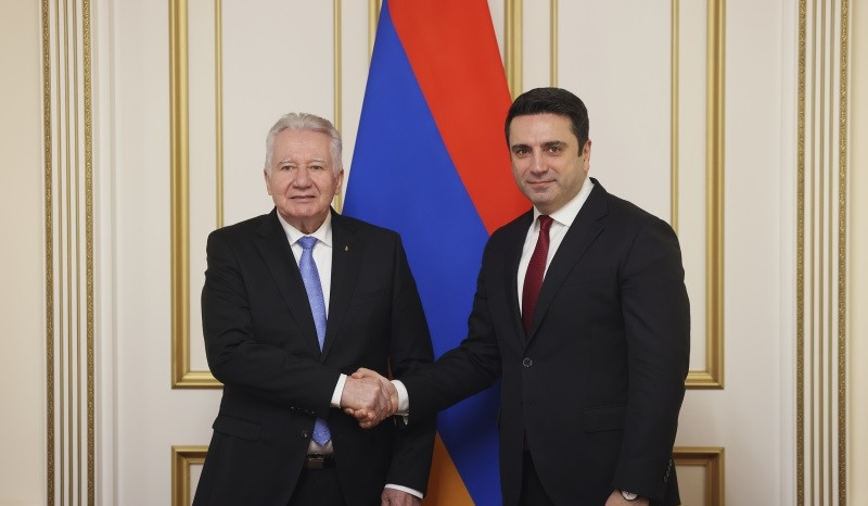 Alen Simonyan və Macarıstan Parlamentinin sədr müavini Ermənistan və Azərbaycan arasında bərqərar olmuş sülh barədə fikir mübadiləsi aparıblar