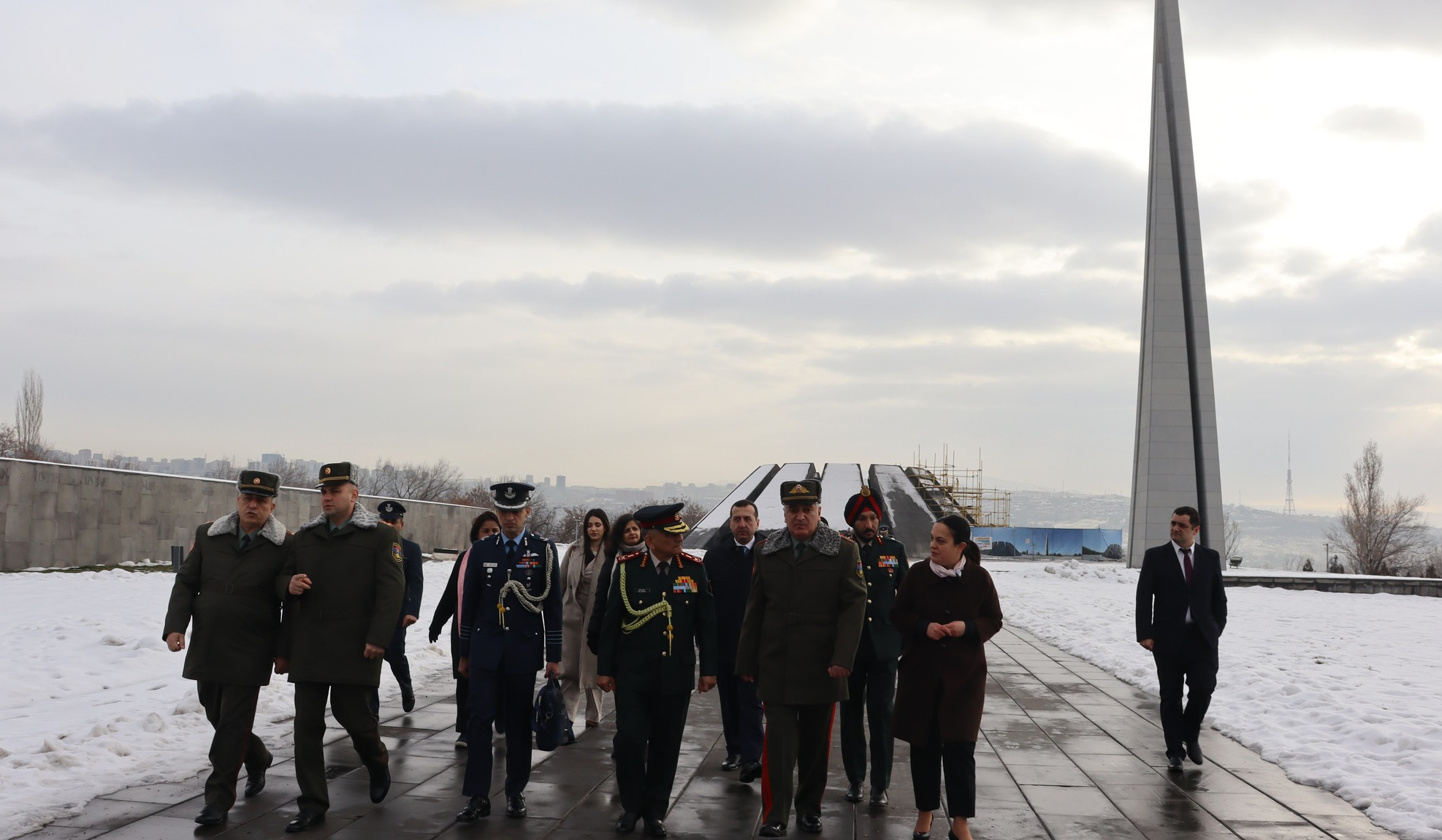 Հնդկաստանի ԶՈՒ պաշտպանության շտաբի պետը այցելել է Հայոց ցեղասպանության զոհերի հուշահամալիր