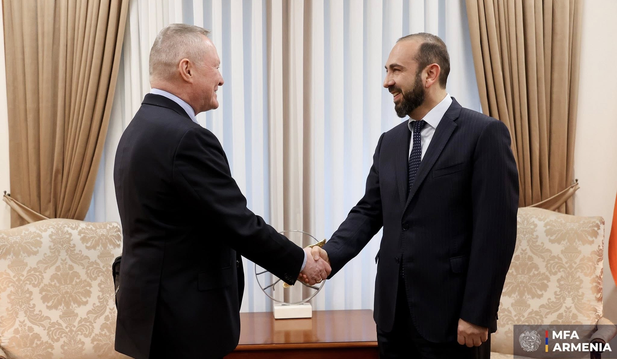 Арарат Мирзоян и Майкл О’Флаэрти обменялись мнениями по региональным вопросам