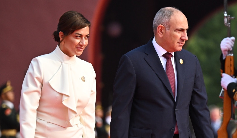 Նիկոլ Փաշինյանը տիկնոջ՝ Աննա Հակոբյանի հետ աշխատանքային այցով մեկնել է ԱՄԷ