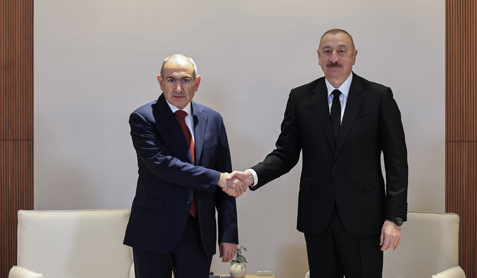 Что обсуждали Пашинян и Алиев в Абу-Даби: Правительство предоставило подробности