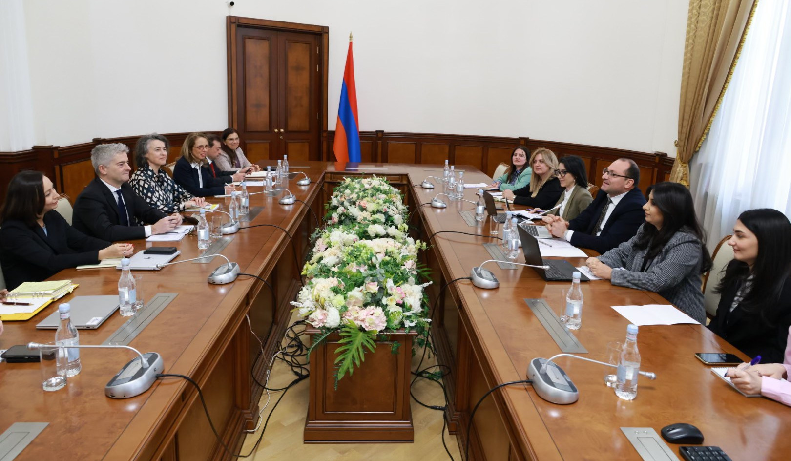 Ֆինանսների նախարարությունում քննարկվել է Եվրոպական ներդրումային բանկի աջակցությամբ իրականացվող ծրագրերի ընթացքը