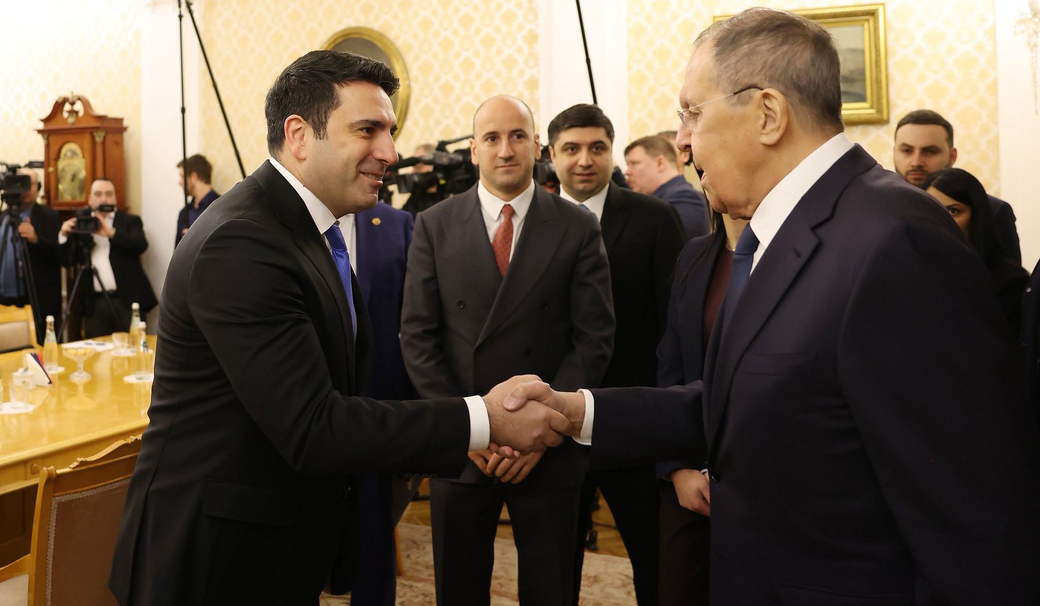 Alen Simonyan və Sergey Lavrov Aİİ, MDB və digər beynəlxalq platformalarda əməkdaşlıq mövzularında fikir mübadiləsi aparıblar.