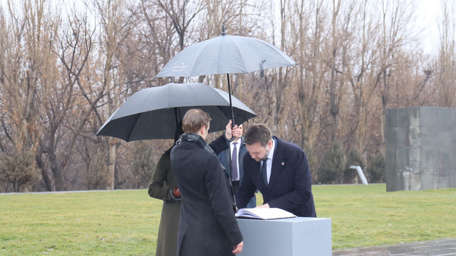 Вэнс сделал публикацию о посещении Мемориального комплекса Геноцида армян