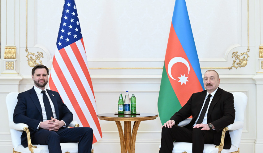 В Баку началась встреча Ильхама Алиева и Джей Ди Вэнса в расширенном составе