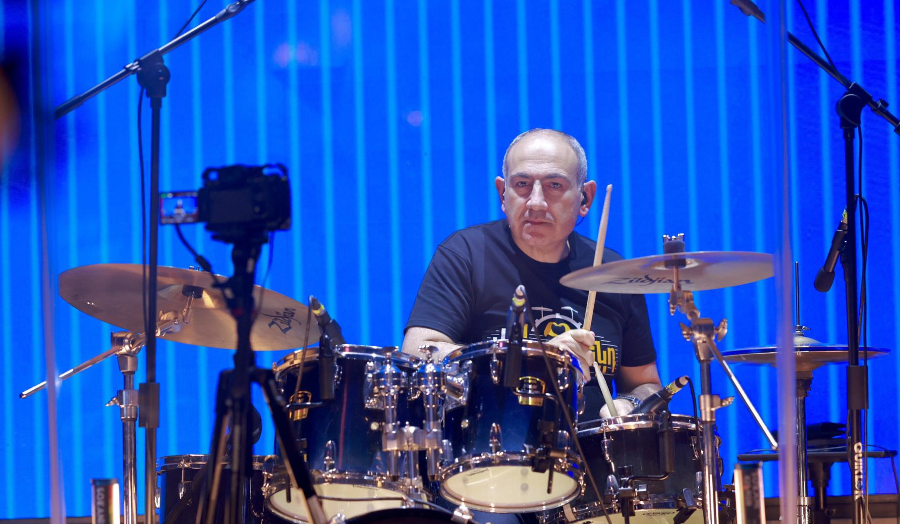 Վարչապետը մանրամասնել է՝ երբ և ինչպես է սովորում հարվածային գործիքներ նվագել