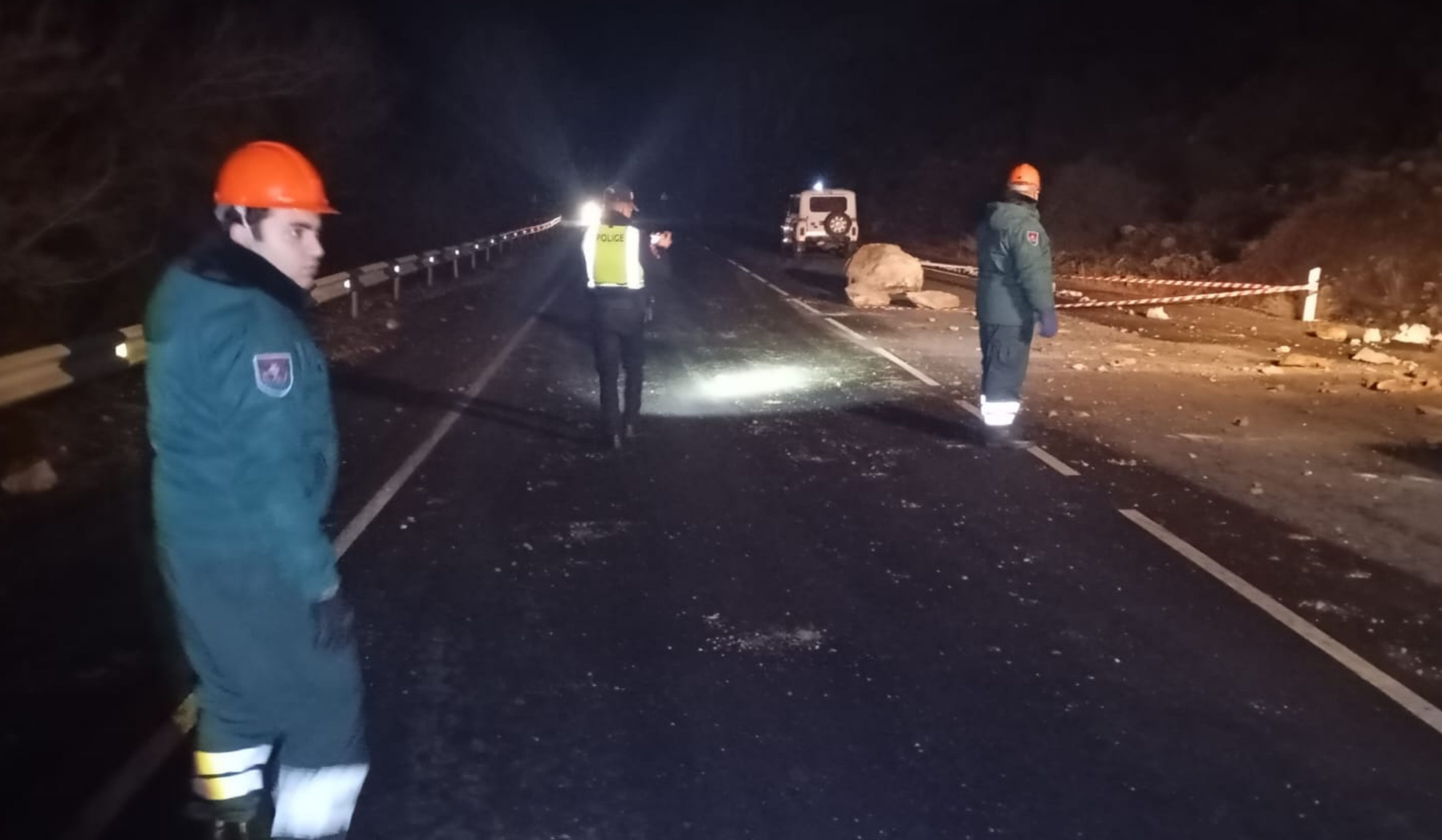 Քարաթափումներ՝ Երևան-Մեղրի ավտոճանապարհին․ մեքենաներ են վնասվել