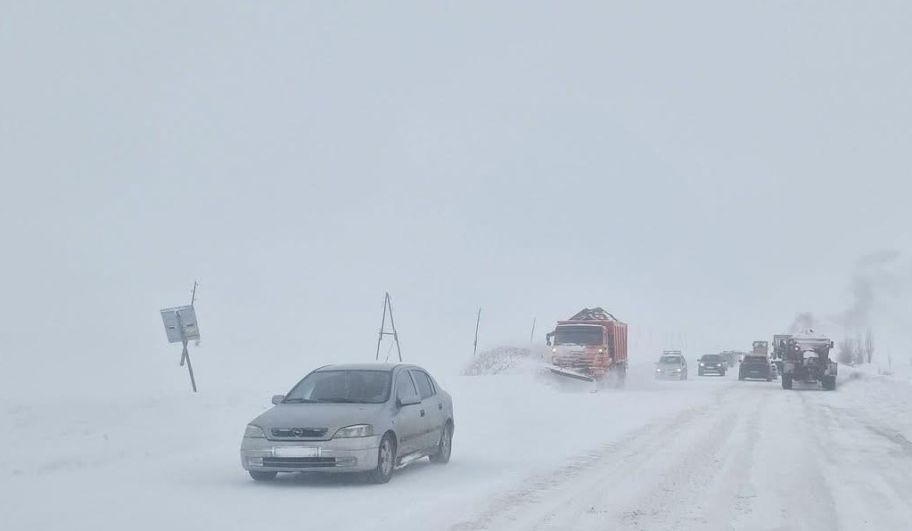 Սաստիկ բքի, տեսանելիության բացակայության պատճառով ճանապարհները ժամանակ առ ժամանակ փակվում են