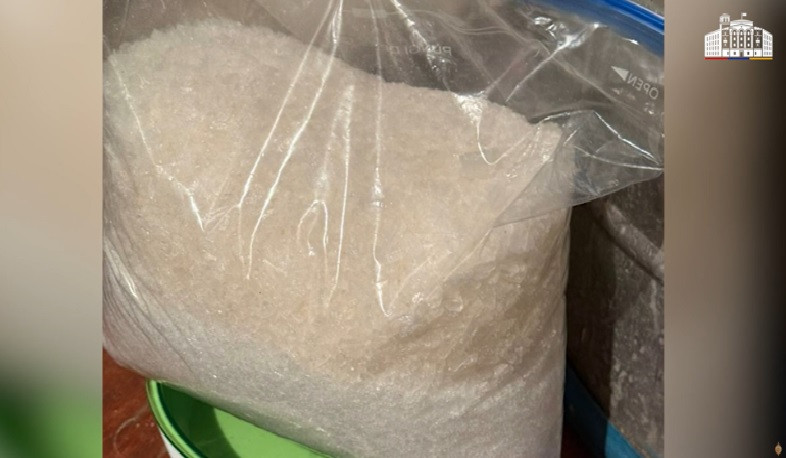 Երևանի քրեական ոստիկանները հայտնաբերել ու առգրավել են մեկ կիլոգրամից ավելի մեթամֆետամին