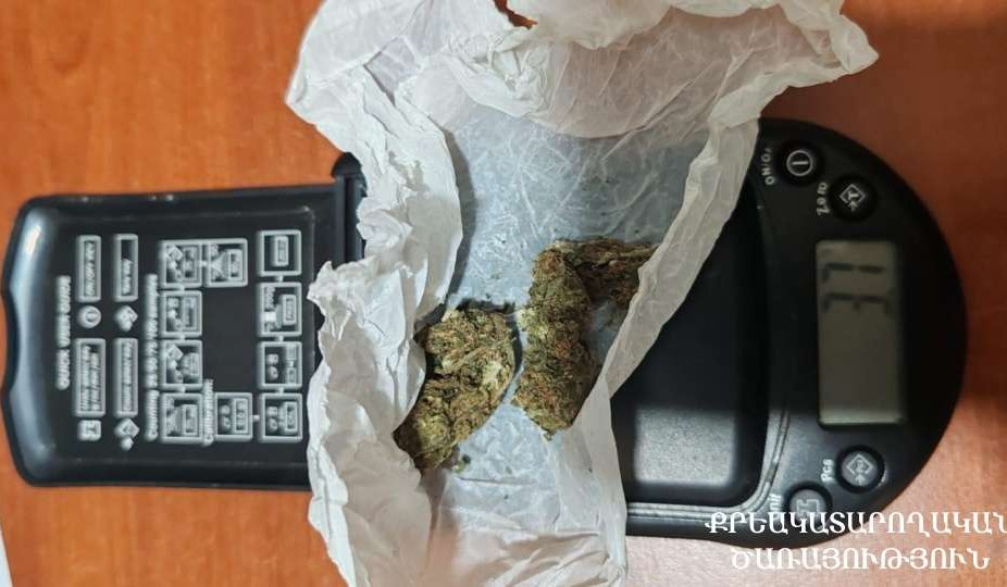 «Սևան» ՔԿՀ-ում կանխվել է տեսակցության եկած կնոջ կողմից ամուսնուն թմրամիջոցի նմանվող զանգվածի փոխանցման փորձը