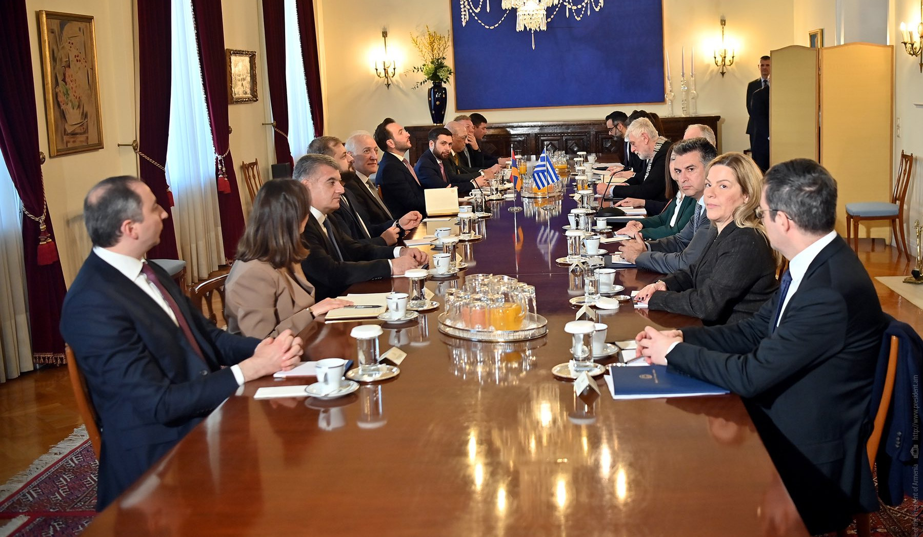 Հայաստանի և Հունաստանի նախագահների գլխավորությամբ տեղի է ունեցել երկու երկրների պատվիրակությունների ընդլայնված կազմերով հանդիպումը