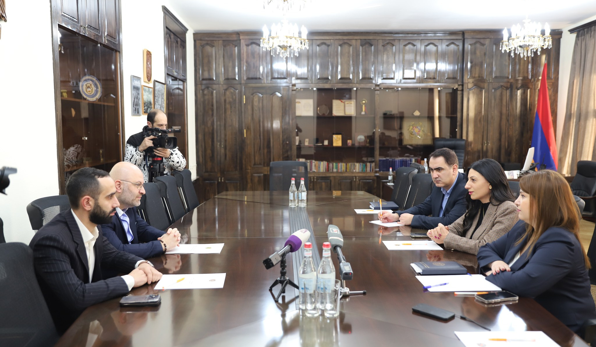 Շիրակի մարզպետը և ՄԻՊ-ը քննարկել են մարզում մարդու իրավունքների պաշտպանությանն առնչվող հարցեր