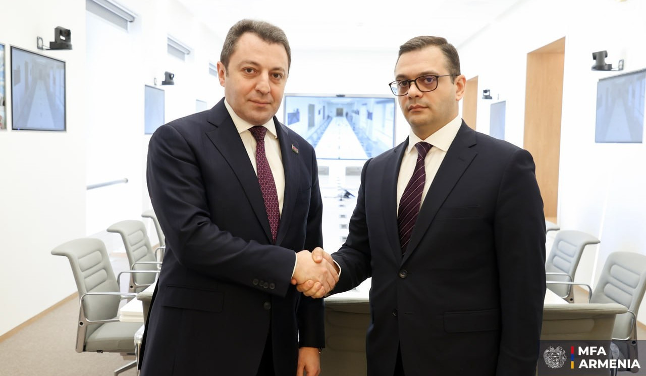 Роберт Абисогомонян и заместитель министра иностранных дел Азербайджан обсудили меры, направленные на укрепление доверия на многосторонних площадках