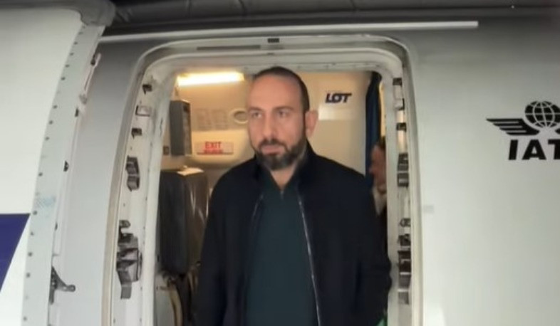 Արարատ Միրզոյանը մեկնել է Վարշավա