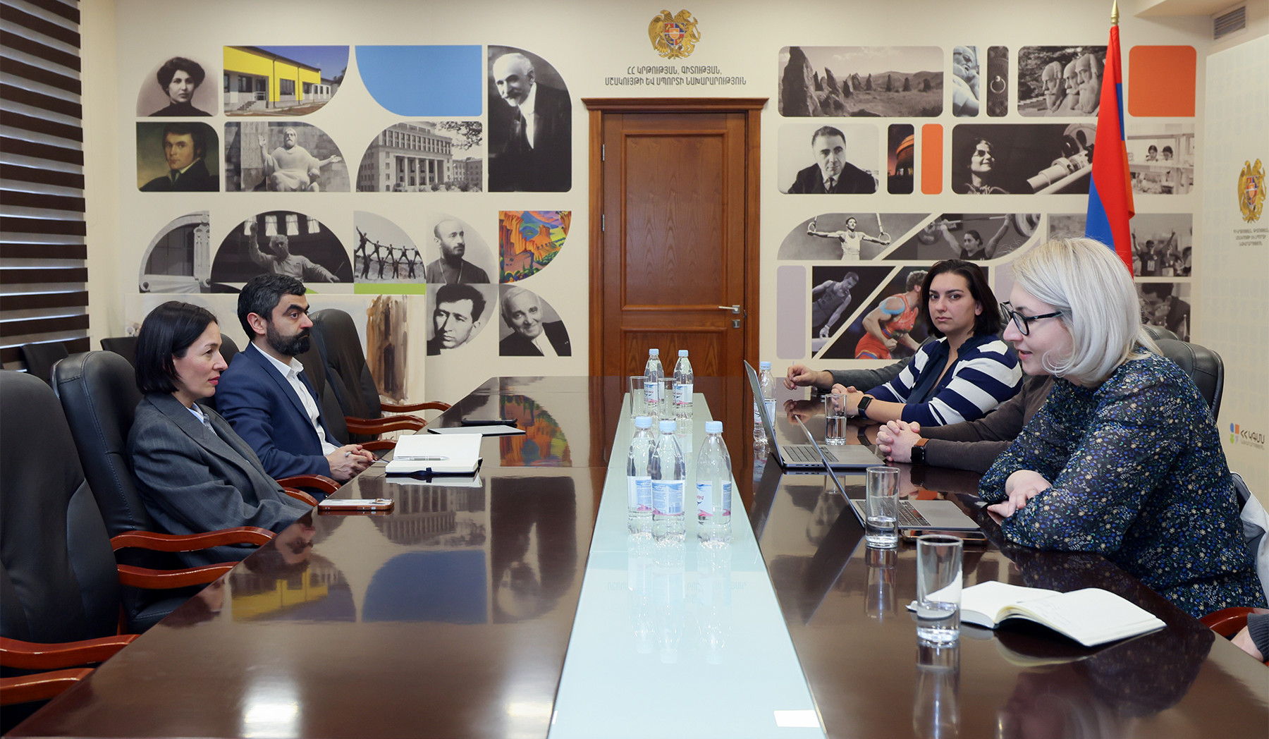 Ժաննա Անդրեասյանը հանդիպել է «Գիտուժ» նախաձեռնության ներկայացուցիչներին