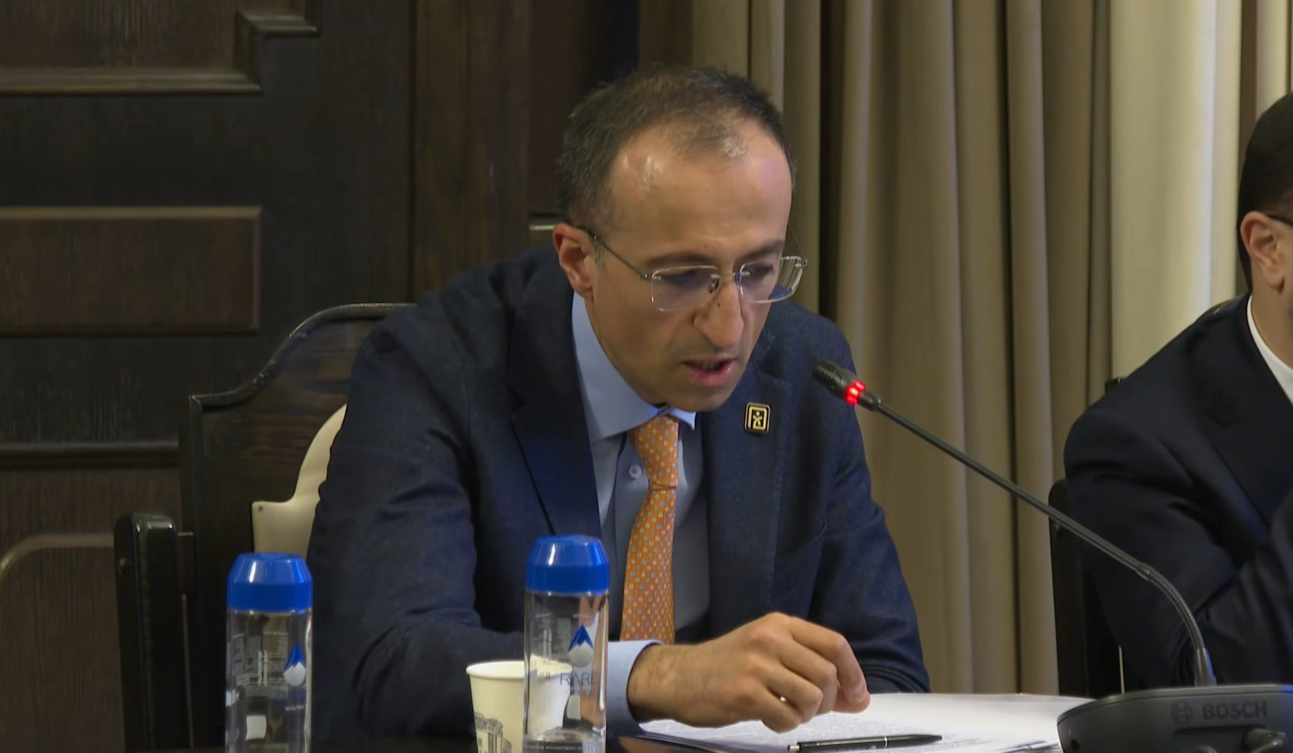 Կենսաթոշակ ստանալու համար բանկային քարտ չունեցողներին մինչև ապրիլի 1-ը քարտը կառաքվի սուրհանդակային առաքմամբ