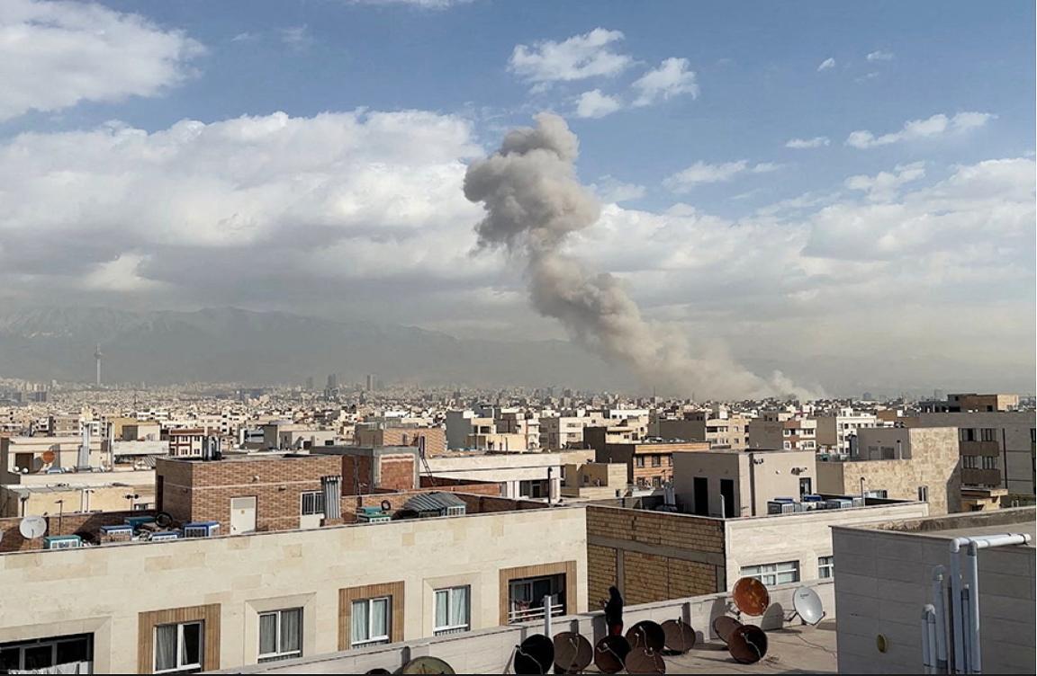 Тель-Авив и другие районы Израиля подверглись ракетным обстрелам: СМИ