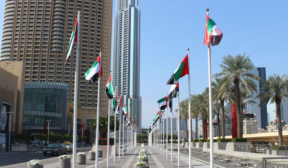В Абу-Даби и Дубае прогремели взрывы, есть погибший