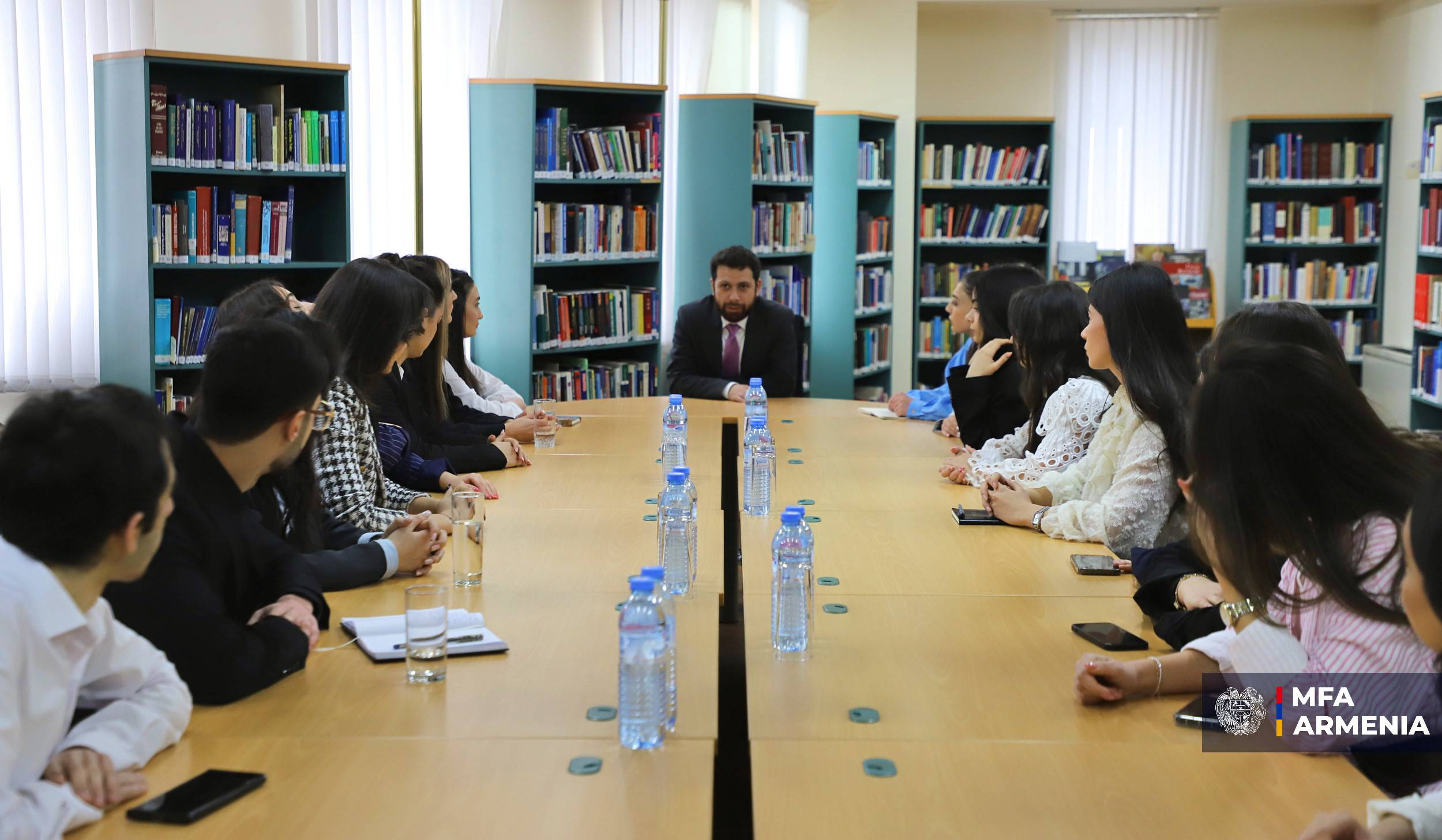 Վահան Կոստանյանը ԵՊՀ ուսանողներին ներկայացրել է ՀՀ արտաքին քաղաքականության առաջնահերութությունները