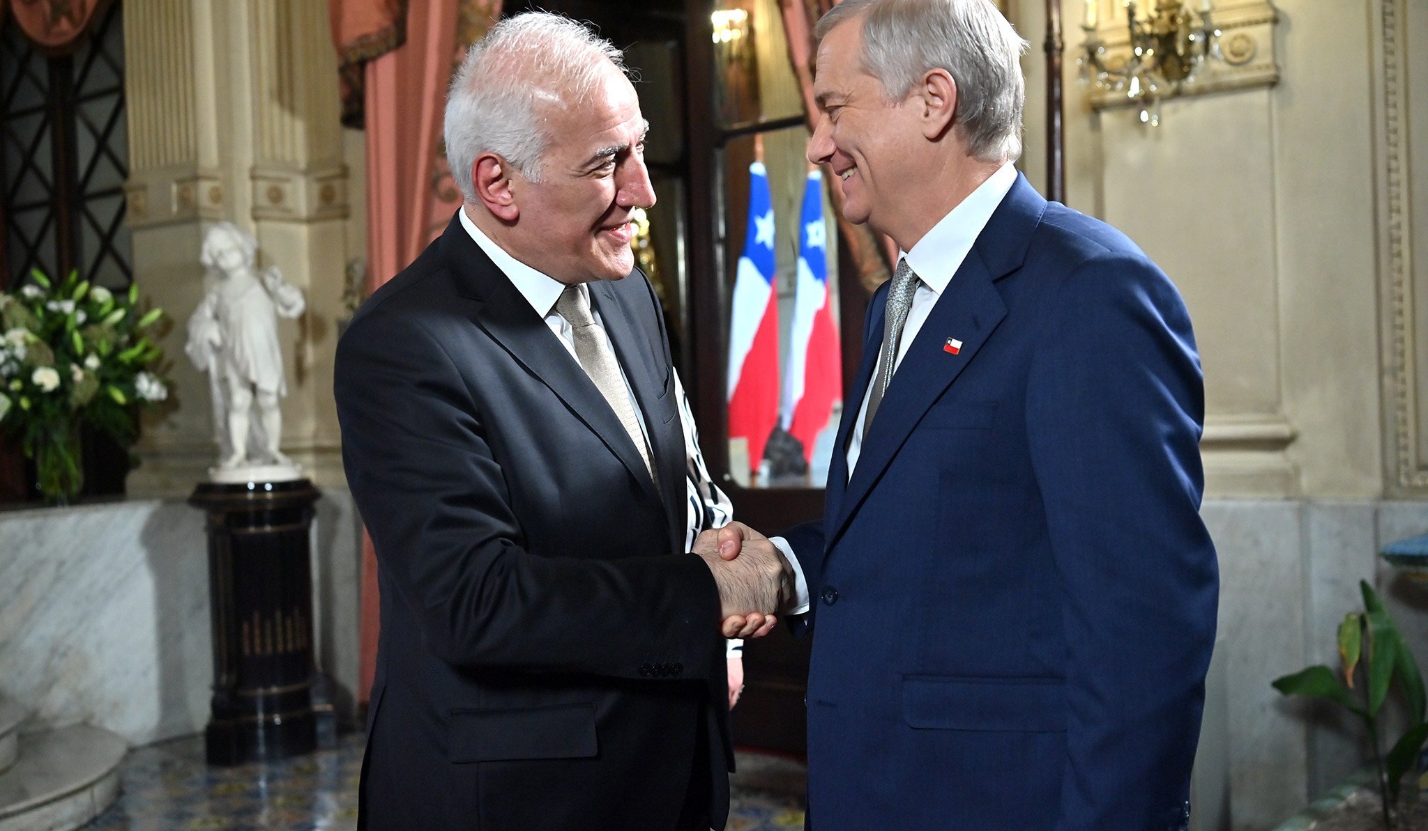 Vahagn Khachatryan invited President of Chile to visit Armenia