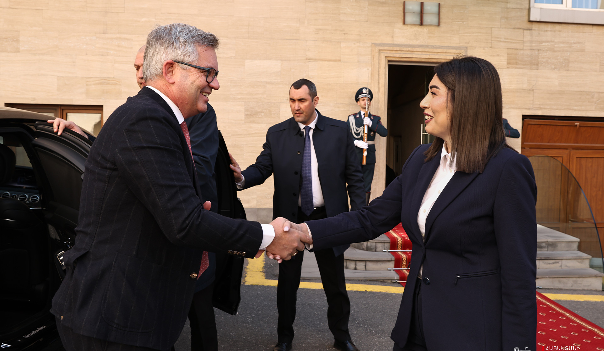 Առաջին անգամ ԵՄ ներքին գործերի և միգրացիայի հանձնակատարն այցելել է Հայաստան․ Արփինե Սարգսյանն ընդունել է Մագնուս Բրուններին