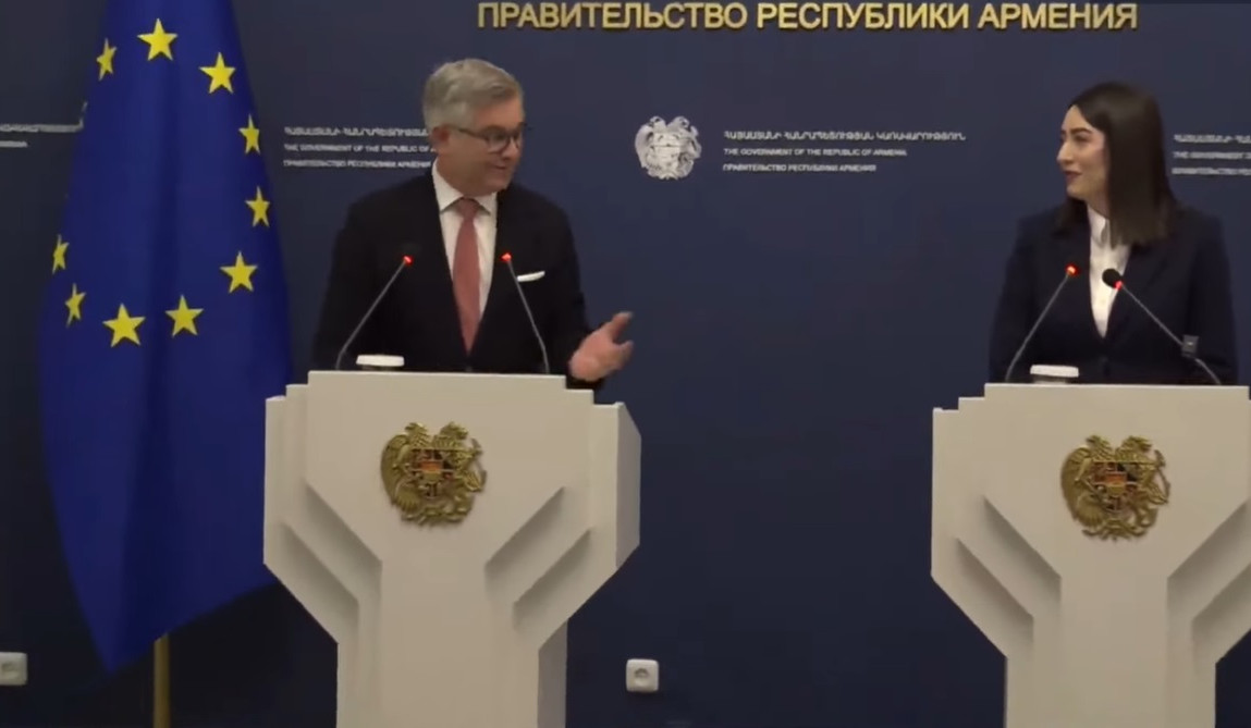 Տեղեկացված ենք, որ ԵՄ անդամ պետությունների հյուպատոսական բաժինները բավականին լարված են աշխատում՝ կառավարելու դիմումների հերթերը. Բրուններ