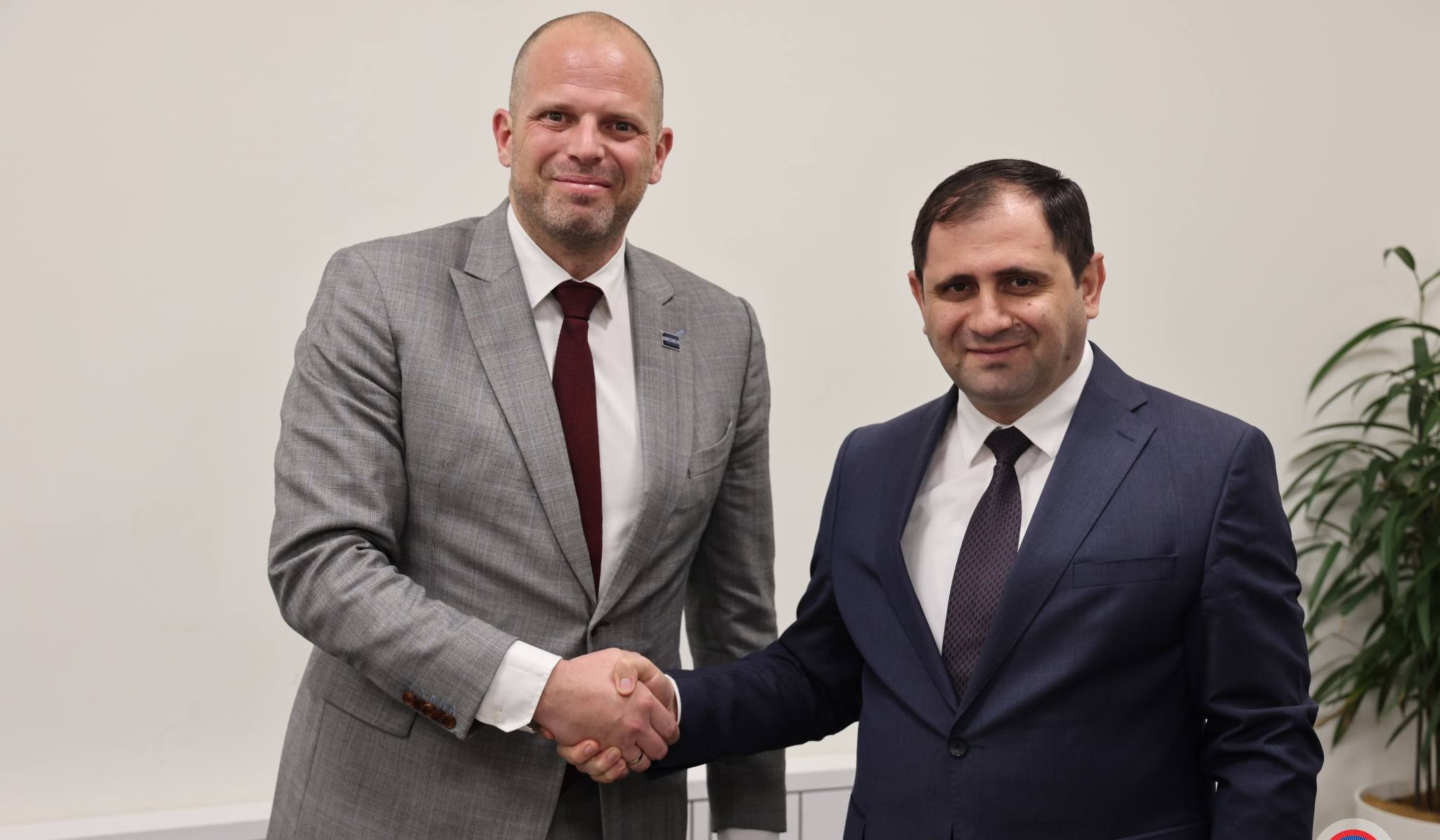 Սուրեն Պապիկյանը Բրյուսելում հանդիպել է Բելգիայի պաշտպանության և արտաքին առևտրի նախարարի հետ