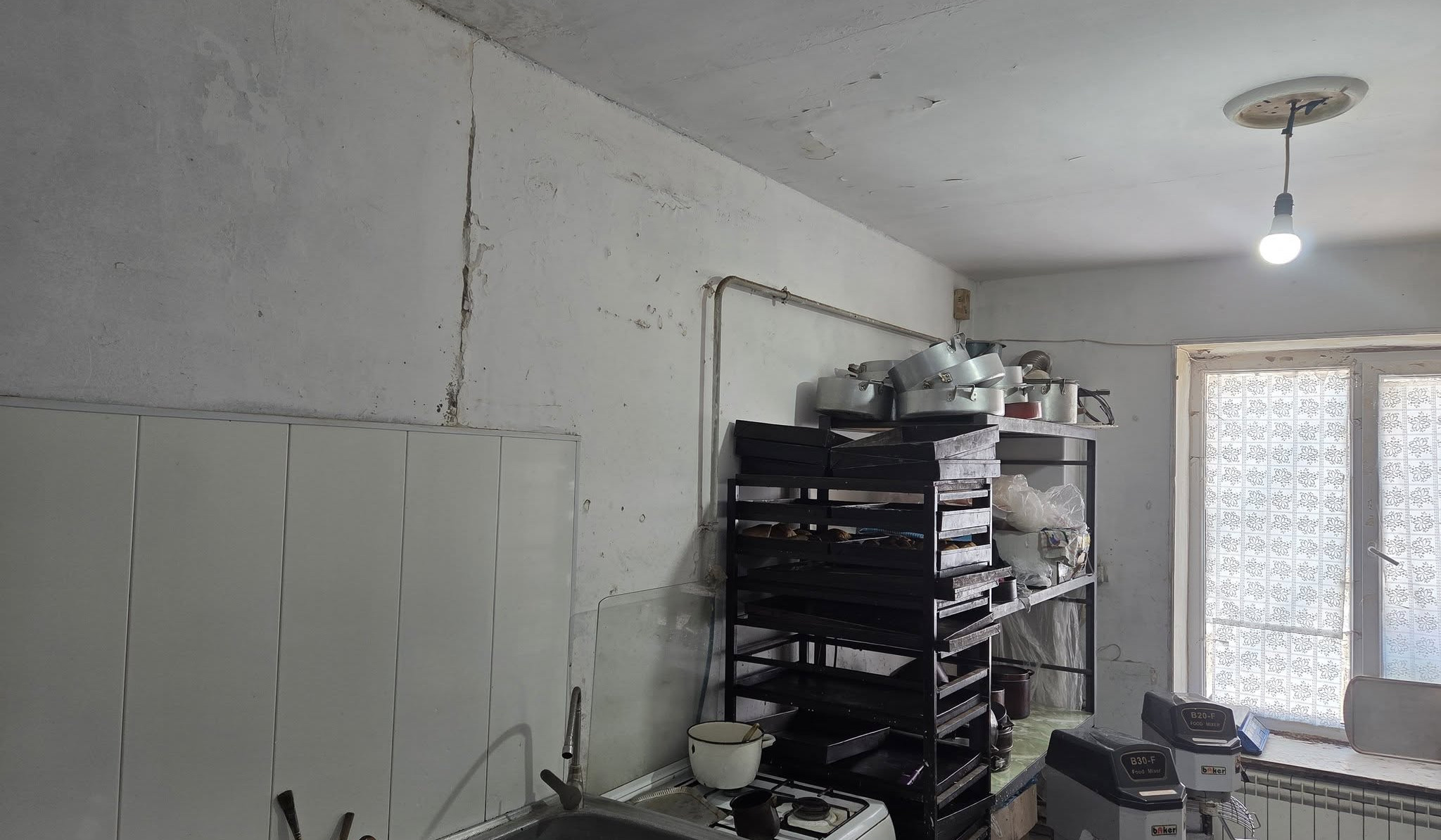 Գյումրիում հրուշակեղենի արտադրամասի գործունեություն է կասեցվել