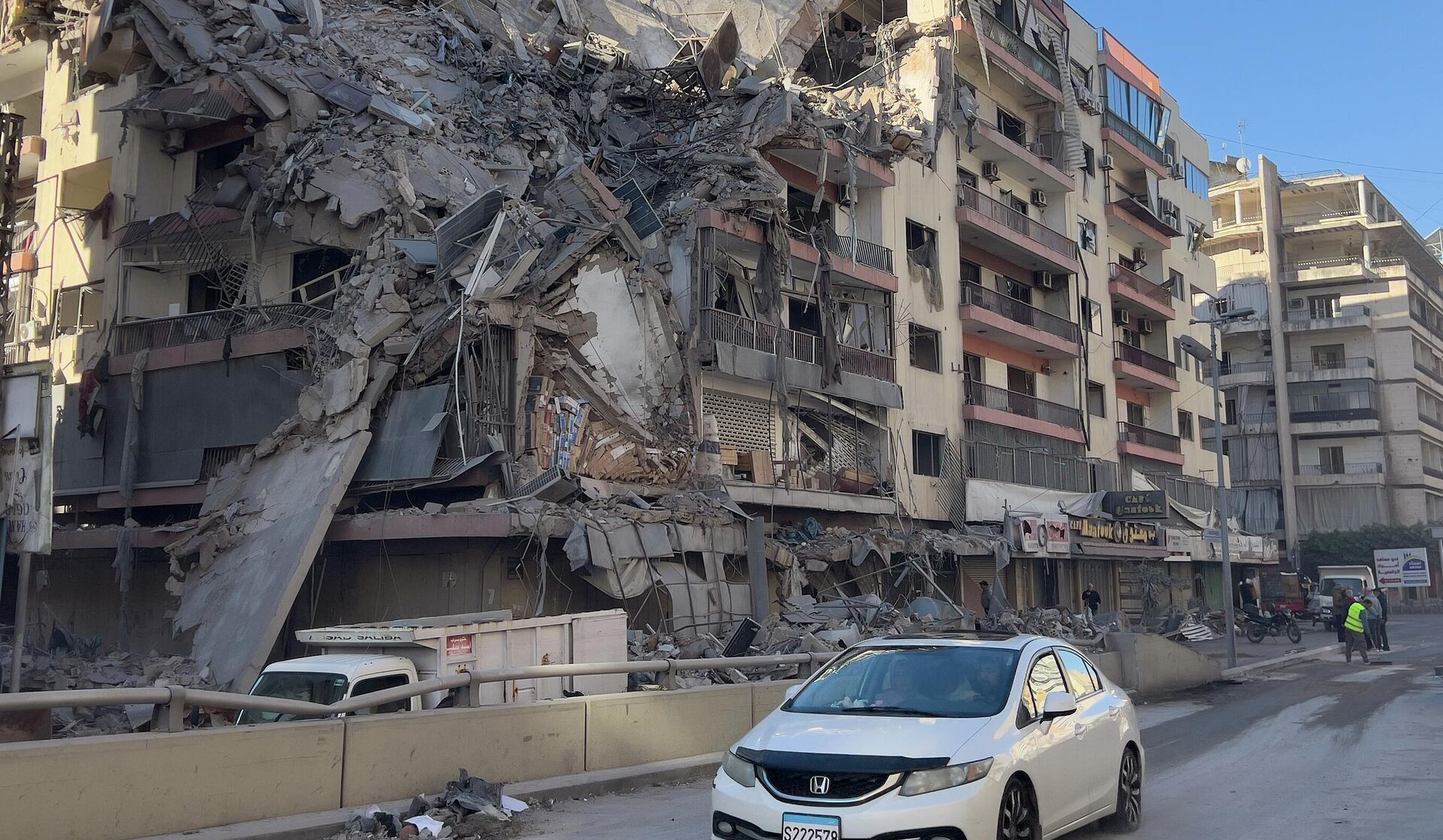 ЦАХАЛ наносит удары по инфраструктурным объектам в Тегеране и Бейруте