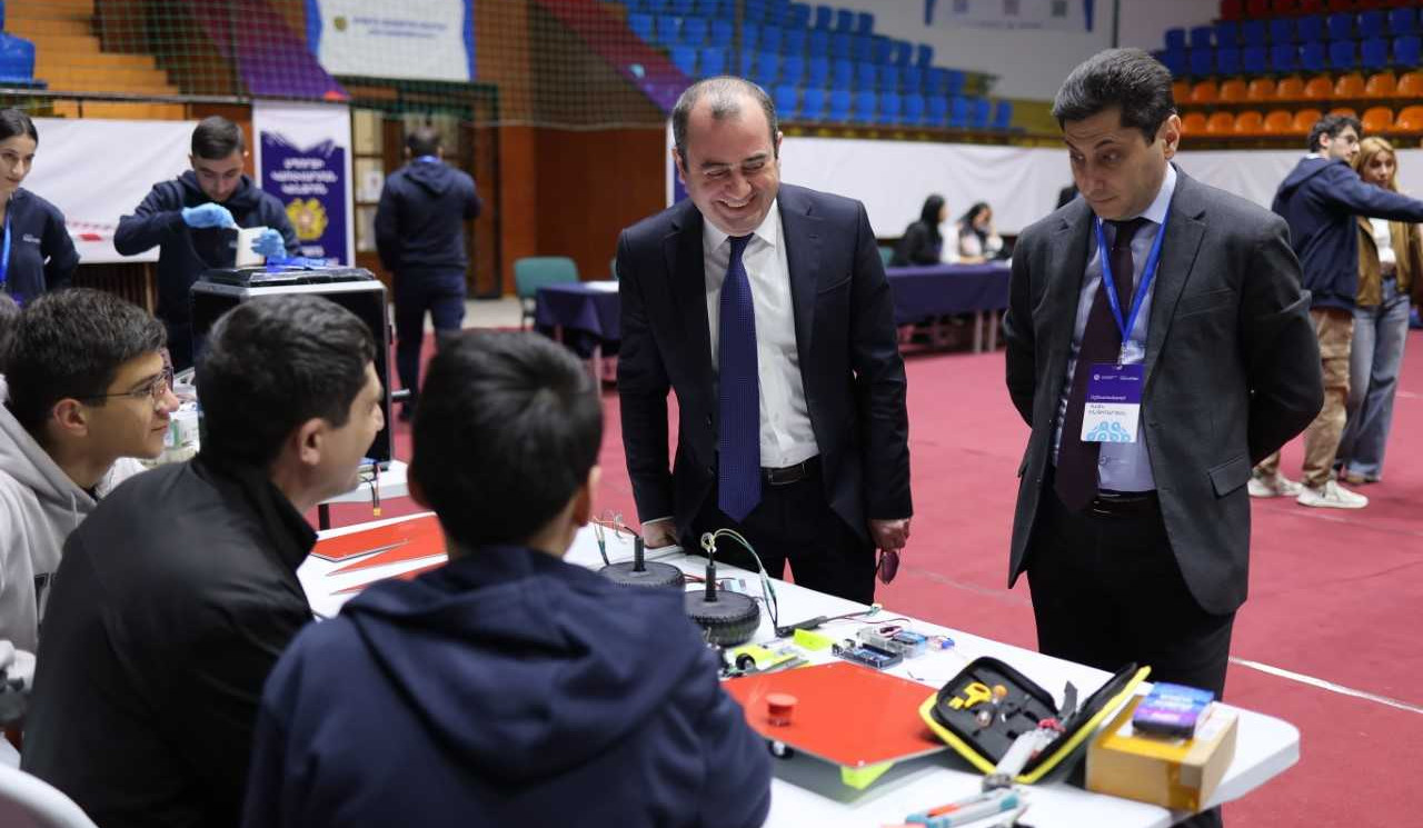 Մեկնարկել է «Ռոբոտների հաքաթոնը». 36 թիմեր Հայաստանի բոլոր մարզերից կմրցեն նորարարական նախագծերով