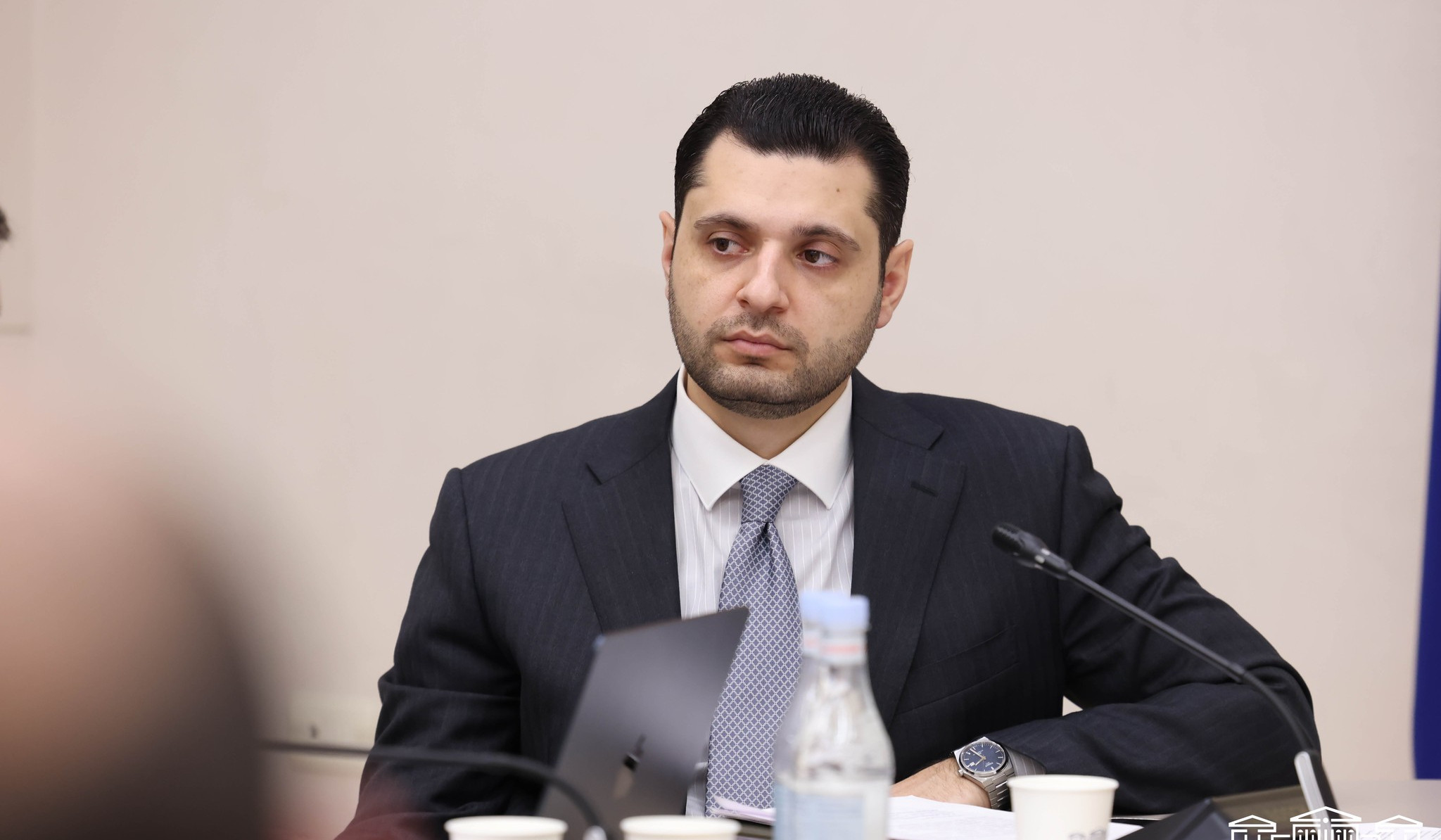 Համբարձում Մաթևոսյանը ԱԺ հանձնաժողովի նիստում ներկայացրել է «Առևտրի և ծառայությունների մասին» և կից օրենքներում առաջարկվող լրացումներն ու փոփոխությունները