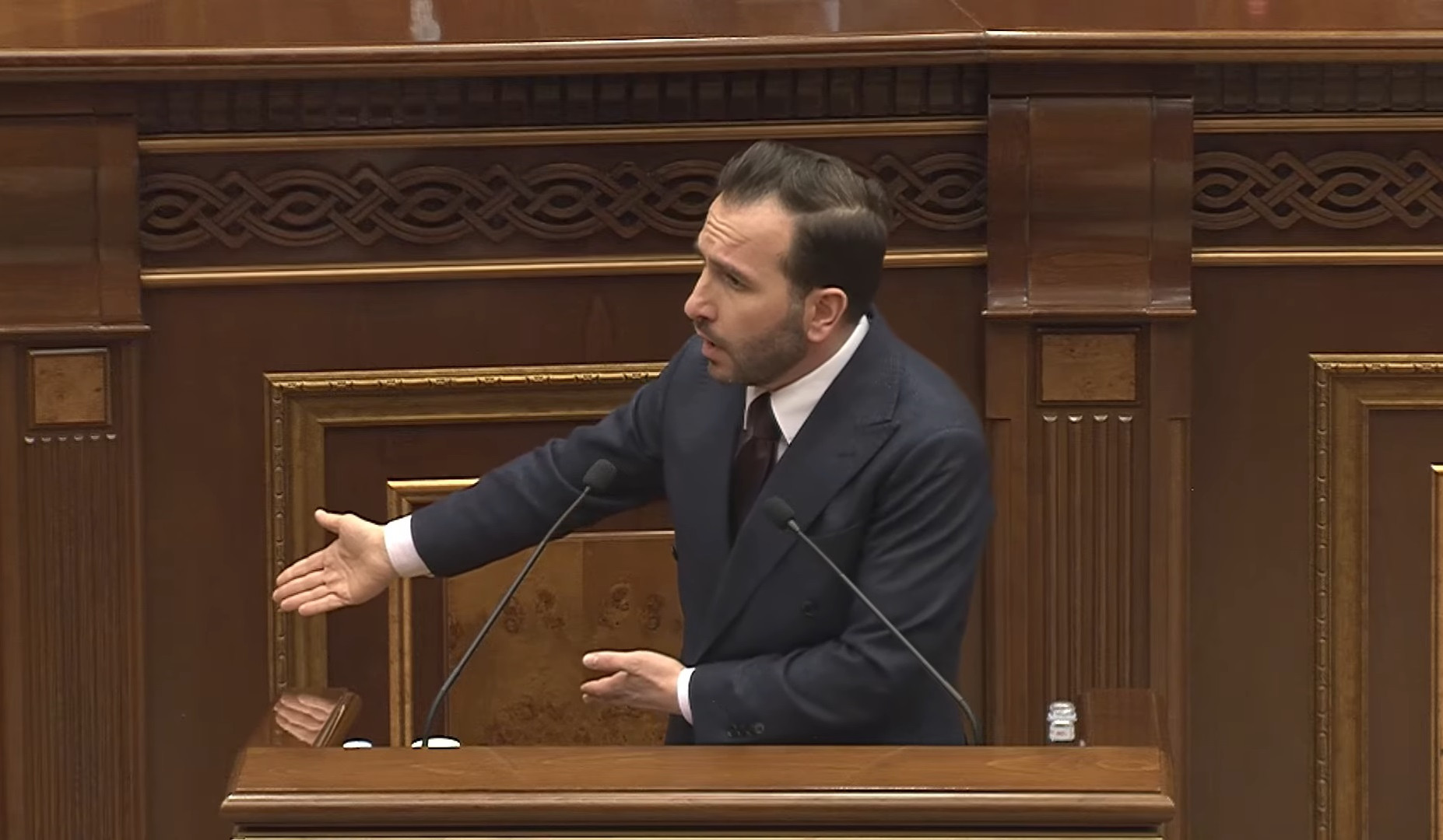 Հասկանո՞ւմ եք՝ ինչ եք արել, դուք մատաղ եք արել այդ մարդկանց. Կոնջորյանը՝ Ղարաբաղից տեղահանվածների մասին