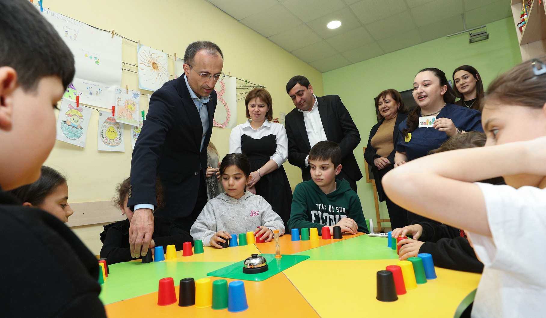 Արսեն Թորոսյանն այցելել է երեխաների հիմնահարցերի ոլորտում ծառայություններ մատուցող «Հույսի Մեծամոր», «Ընտանիք և համայնք» և «Արմավիրի զարգացման կենտրոն» ՀԿ-ներ