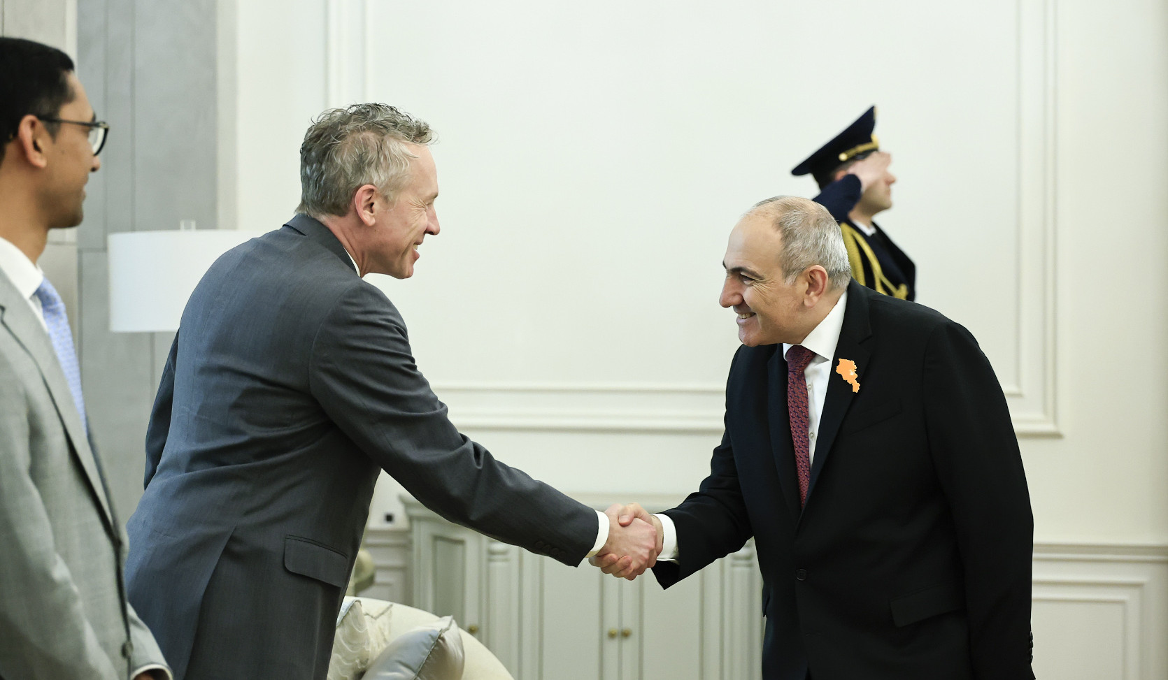 Премьер-министр Пашинян принял руководителя миссии МВФ в Армении