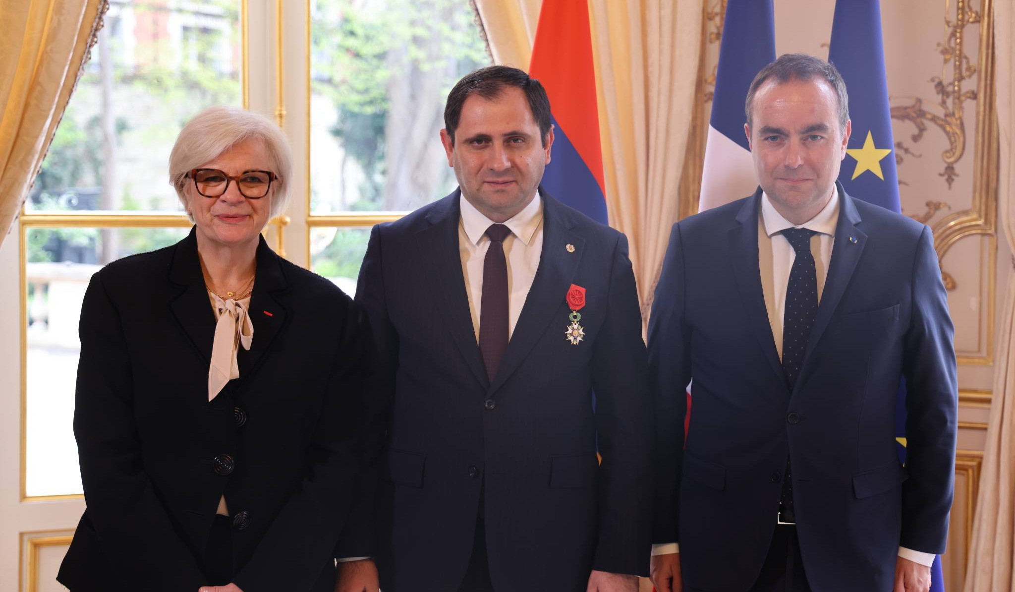 Մակրոնի հրամանագրով Պապիկյանին շնորհվել է Ֆրանսիայի «Պատվո լեգեոն» շքանշանը