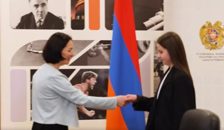 Ժաննա Անդրեասյանը հանդիպել է աշակերտների և ուսանողների հետ՝ լսելու նրանց հարցերն ու առաջարկները