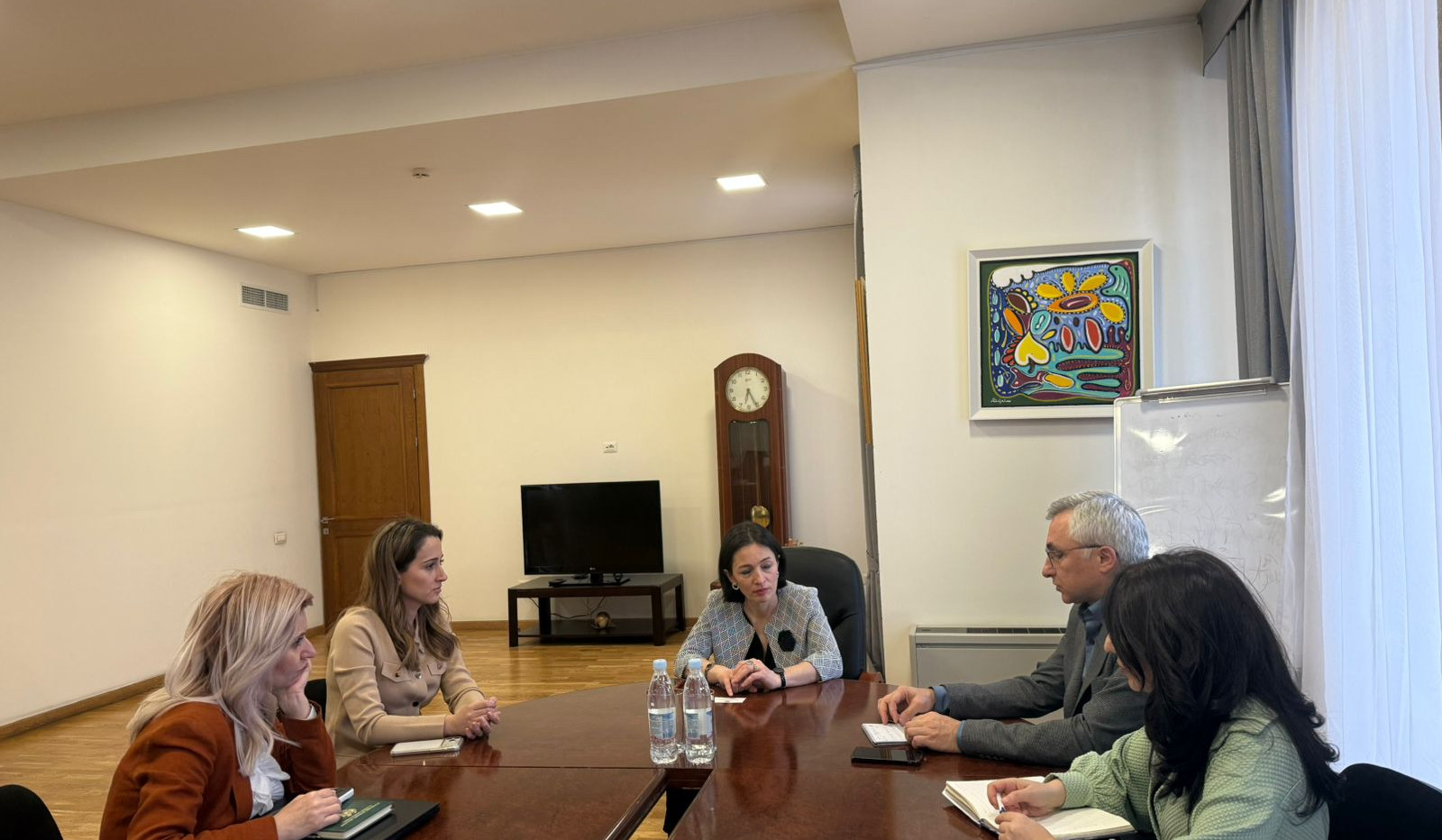 Ջրային ոլորտում մասնագետների պակասից մինչև էկոկրթություն. կոմիտեի նախագահի հանդիպումը ԿԳՄՍ նախարարի հետ