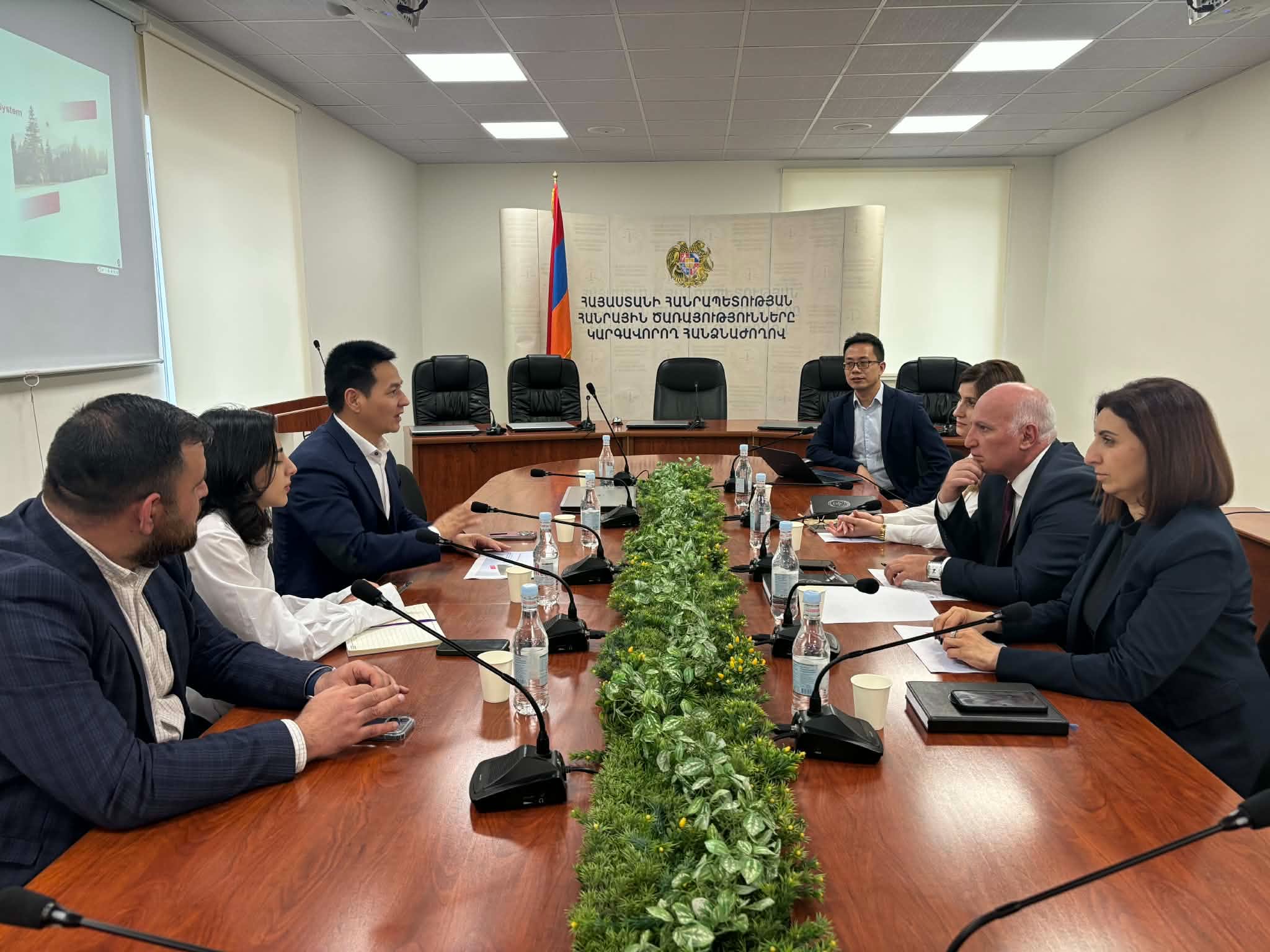 Huawei nümayəndələri ilə elektrik enerjisi saxlama fəaliyyətinin perspektivləri müzakirə olunub
