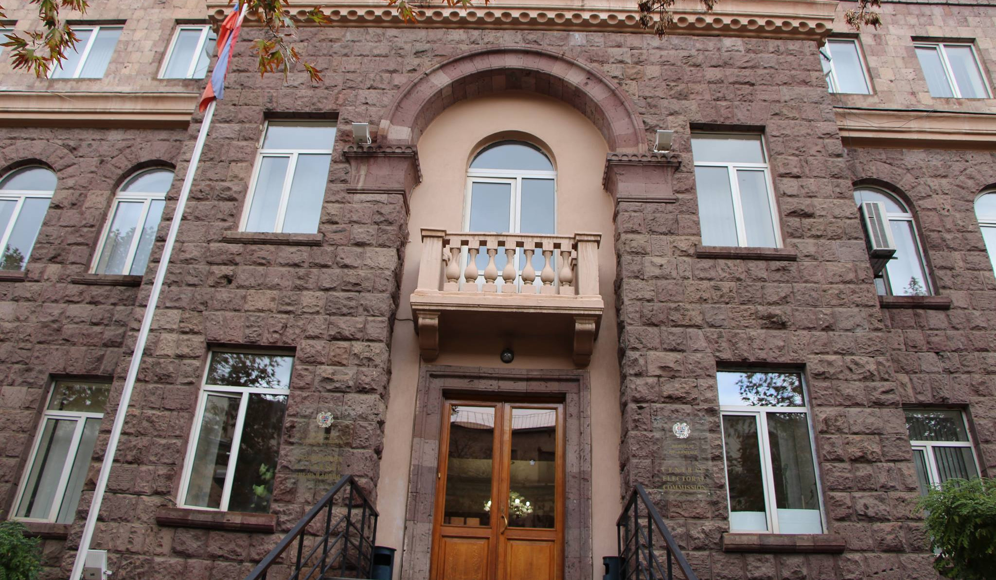 ԿԸՀ-ն Վլադիմիր Վարդանյանի մանդատը տվել է ընտրական ցուցակի առաջին մասի հերթական հաջորդ թեկնածու Լուսինե Սամվելի Աքմաքչյանին