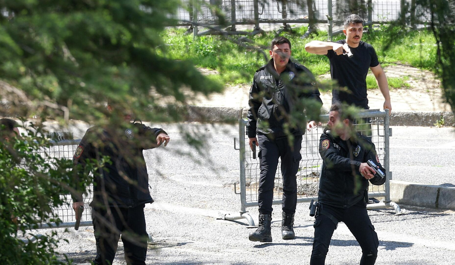 Gunfight outside Israeli consulate in Istanbul lasted more than 15 minutes, eyewitness says