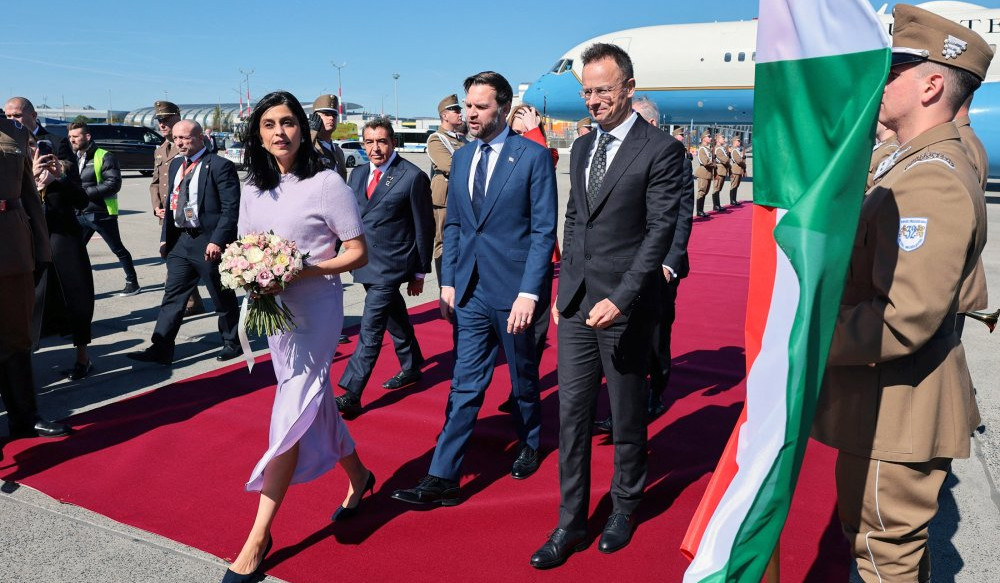 Вэнс прибыл в Будапешт с двухдневным визитом